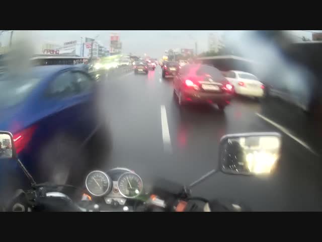 Мотоциклист против автохама