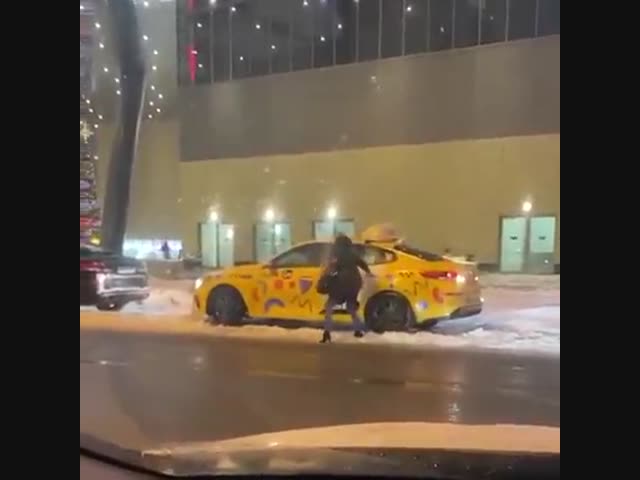Таксист против блондинки
