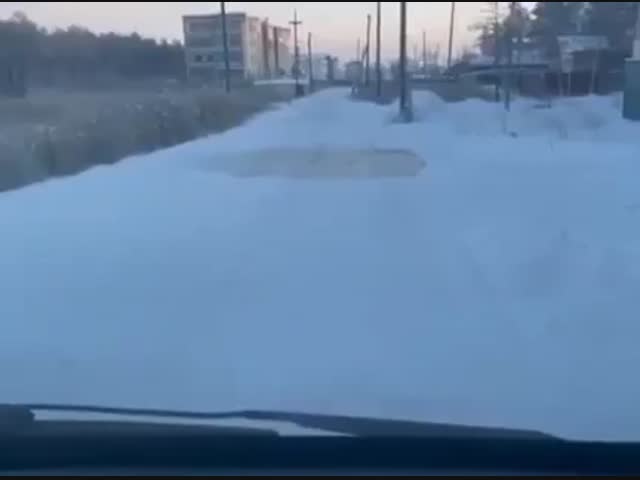 В Якутии вышли из положения, ямы просто заливают водой