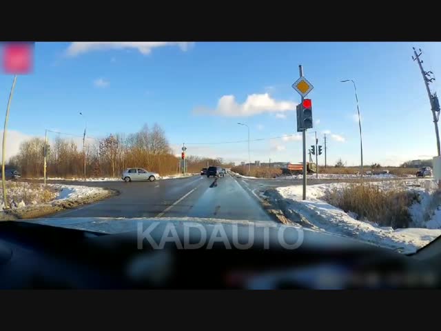 «Отличная» траектория для поворота: ДТП на перекрёстке в Калининграде .