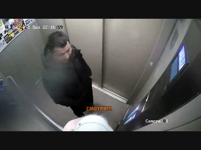 В Сургуте мужчина приставал в лифте к ребенку