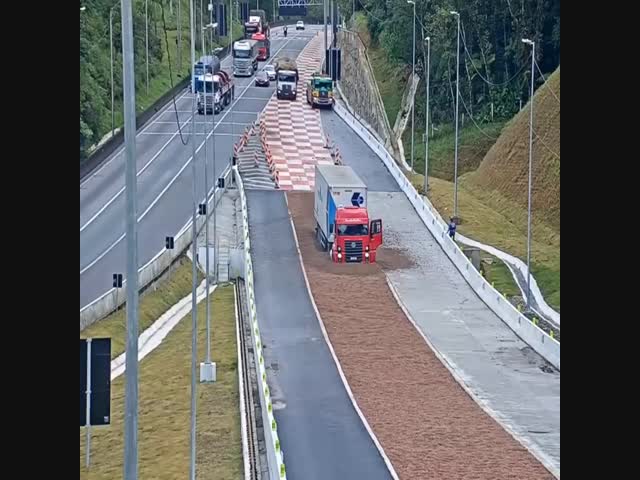 Улавливающий тупик для грузовиков