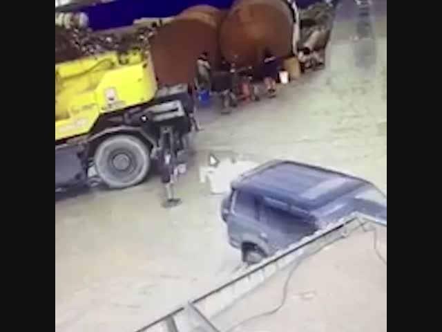 Бочка находилась под давлением, итог: погибло 4 человека.