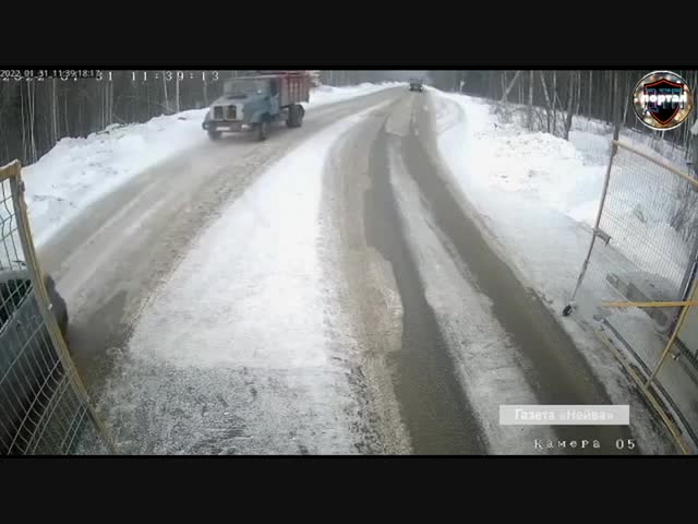 Потерял сознание: водитель МАЗ врезался в КПП В Новоуральске