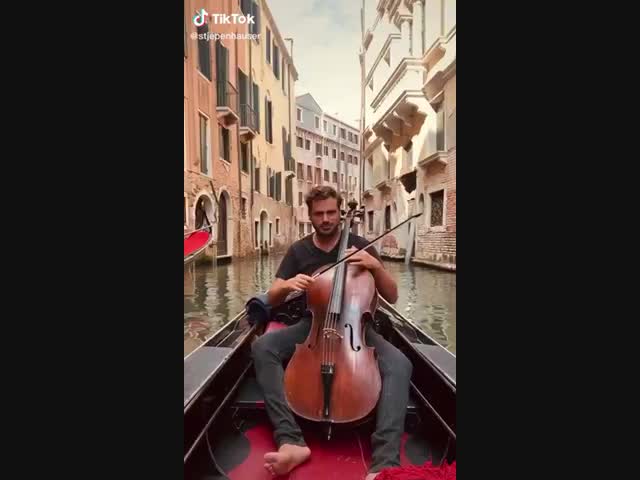 Без подтекста и политики, просто красивая музыка