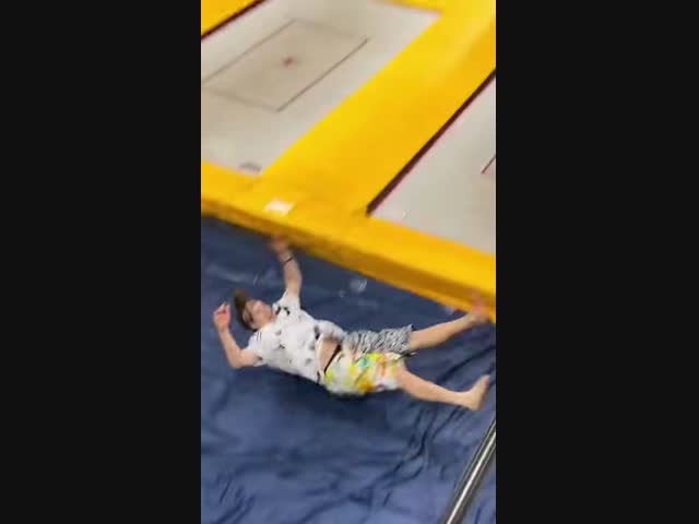 Люди веселятся