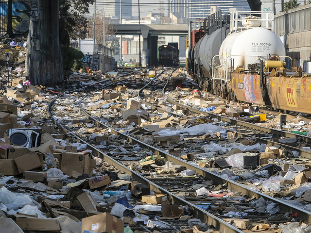 А ведь кто то туда едет жить