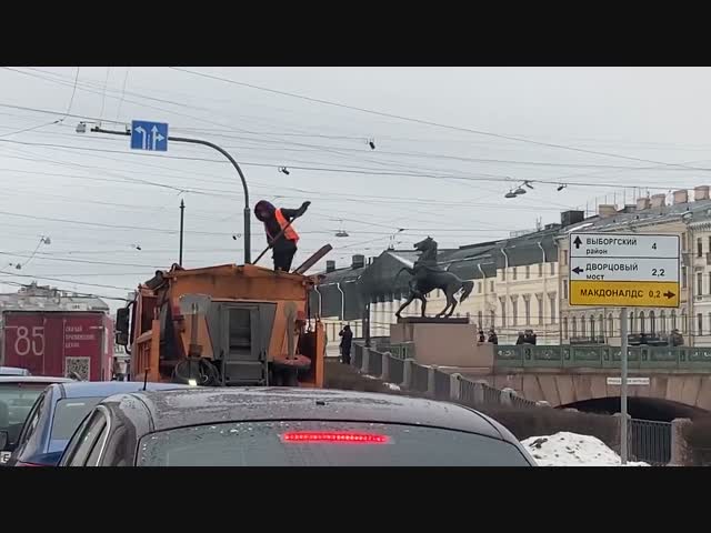 Война войной, а от безалаберности коммунальщиков избавиться невозможно