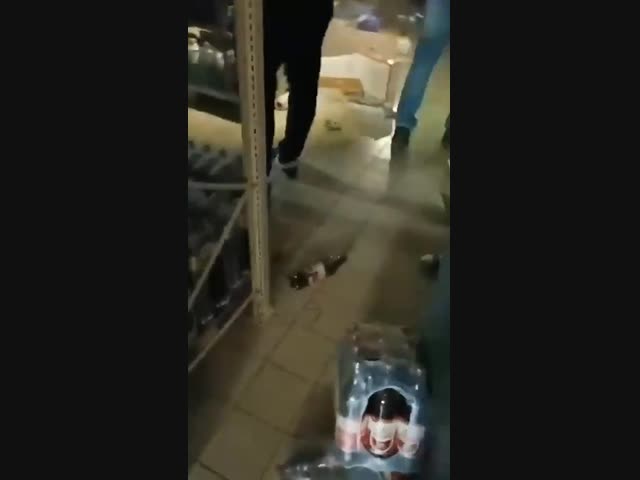 Война войной, а магазин сам себя не обворует