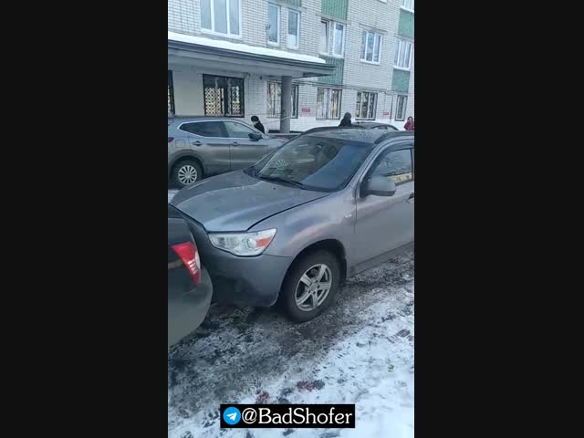 Сработал автозапуск без ручника, все авто без водителей