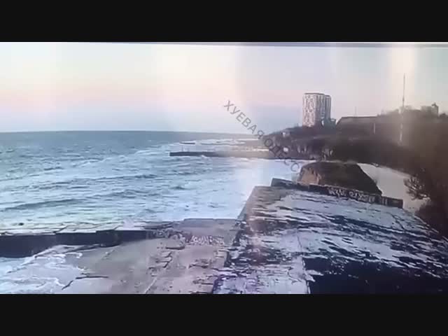 Пляжи Одессы обстреляли
