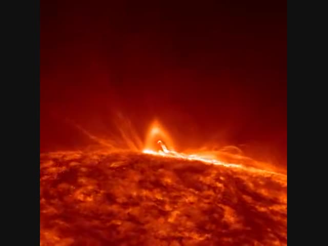 Огненный дождь на солнце