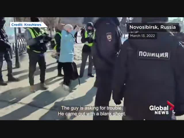 В Новосибирске задержали пикетчика с пустым листком бумаги