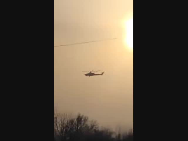 Российский вертолёт в Луганской области