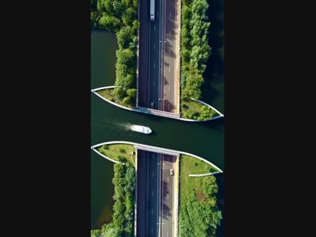 Уникальный мост в Нидерландах