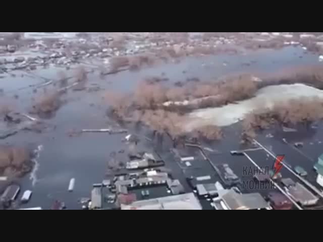 Село Нижнее Санчелеево в Самарской области ушло под воду