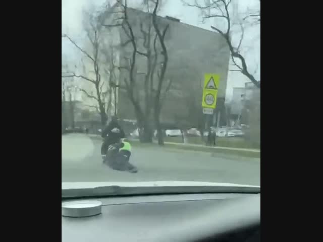 Попытка задержания скутериста во Владивостоке