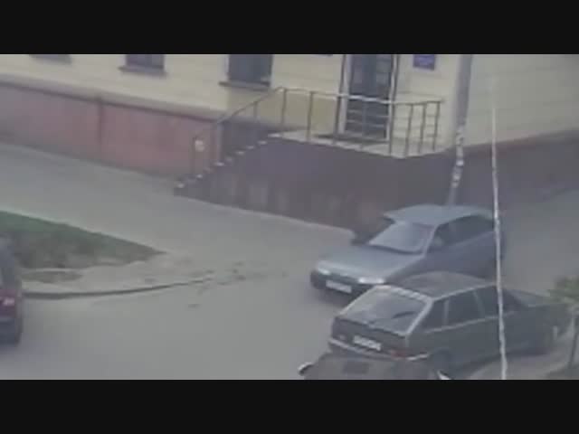 Электросамокатчица столкнуласть с автомобилем