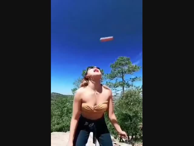 Ловля сосисок без помощи рук