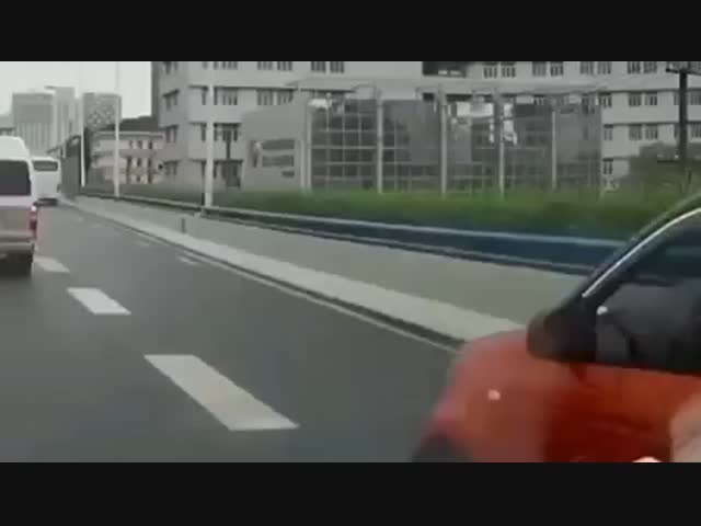 Мгновенная карма для грубой автоледи