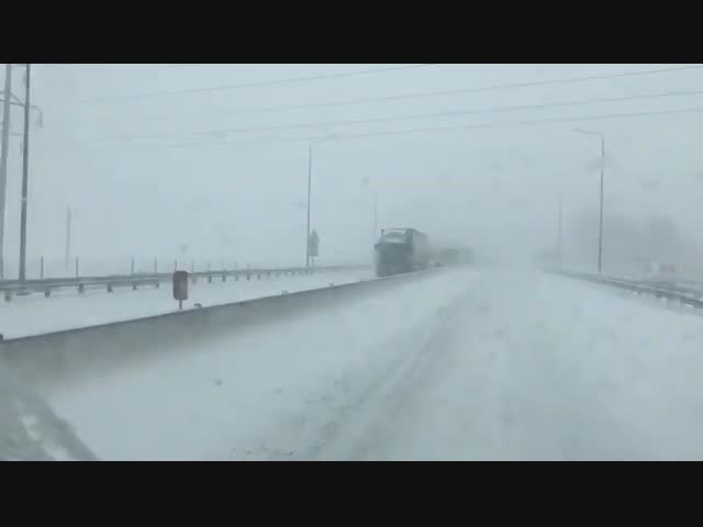 Взрыв на зимней трассе