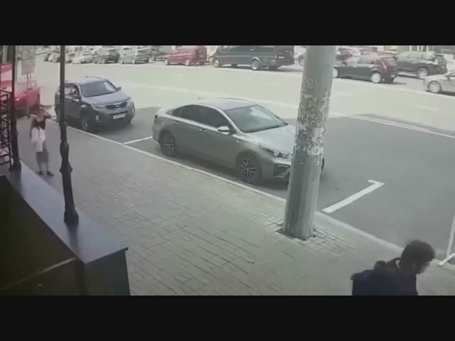 Сбита девушка на тротуаре в Казани