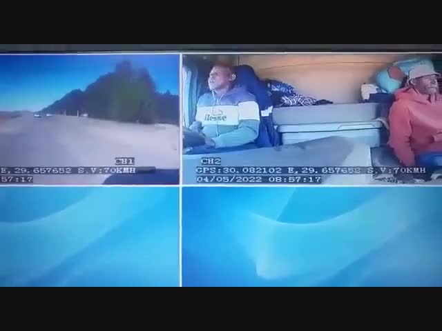 Водитель из ЮАР решил переодеться прямо за рулём