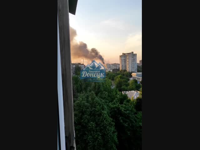 В Донецке что-то горит и взрывается