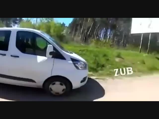 Харьковский полицейский, по словам водителя, вымогал у него 300 гривен