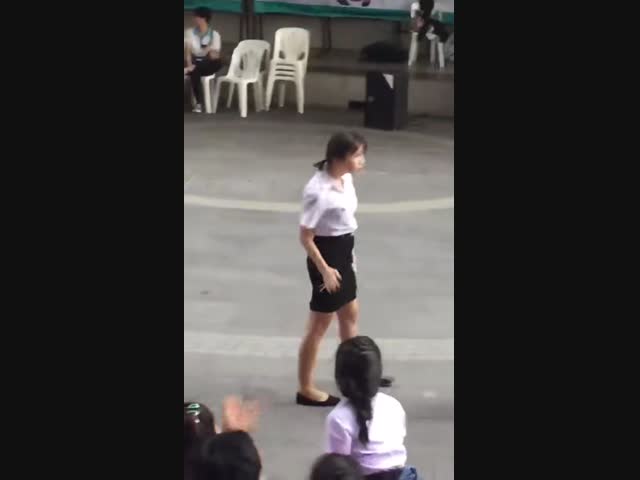 Танец китайских выпускников