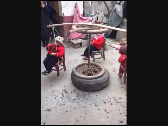 Карусель, карусель — это радость для нас, прокатись на нашей карусели! 