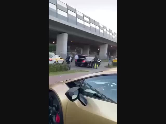 Разборки у парка «Сказка»