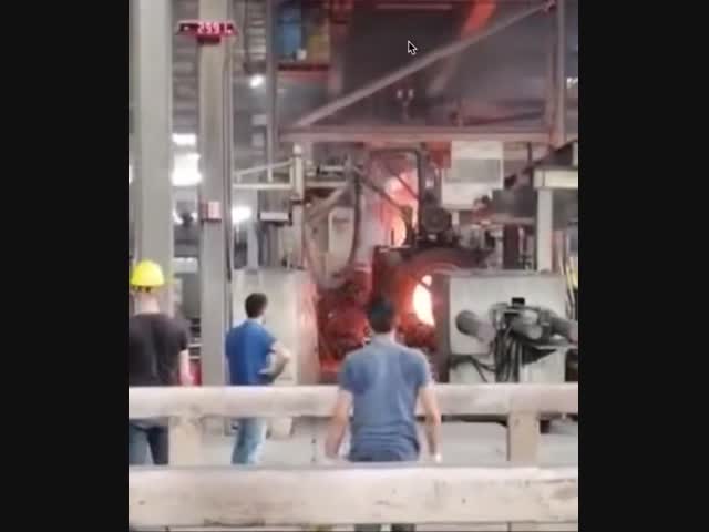 Брызги расплавленного металла