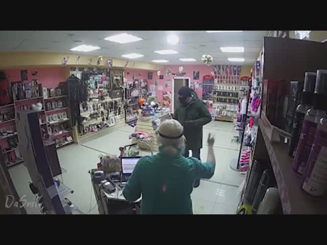"Ограбил интимный магазин"