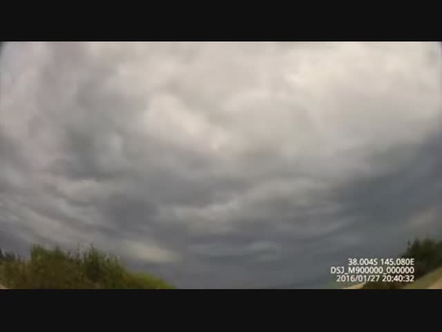 На австралийский пляж упал метеорит