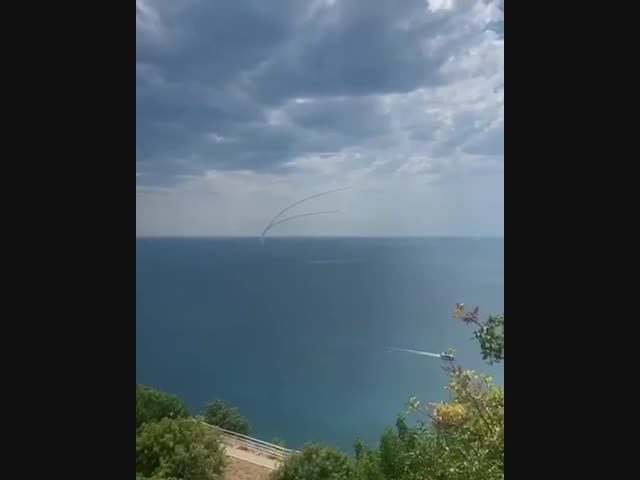 Запуск ракет с кораблей около Крыма