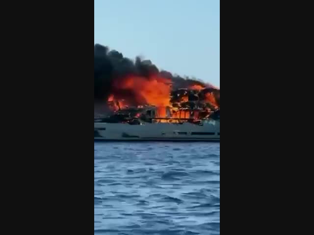 В Монако загорелась яхта стоимостью 24 млн долларов. Удивительно, она принадлежит не российскому олигарху 