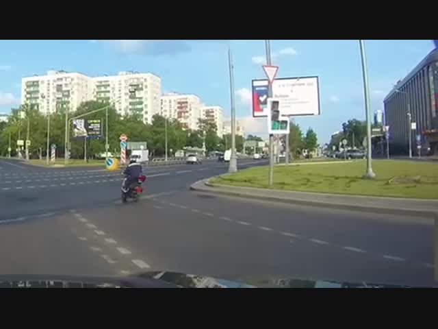 Заколдованный скутерист