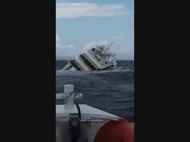 У берегов Италии затонула яхта российского богача