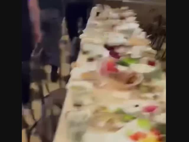 В Салехарде (ЯНАО) хозяйка кафе Виктория закатила скандал и драку прямо на поминках