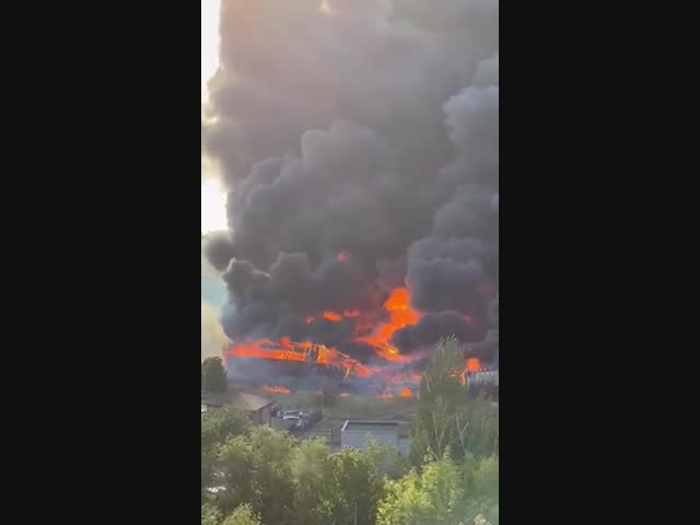 Рынок «Людмила» в Волжском сгорел дотла