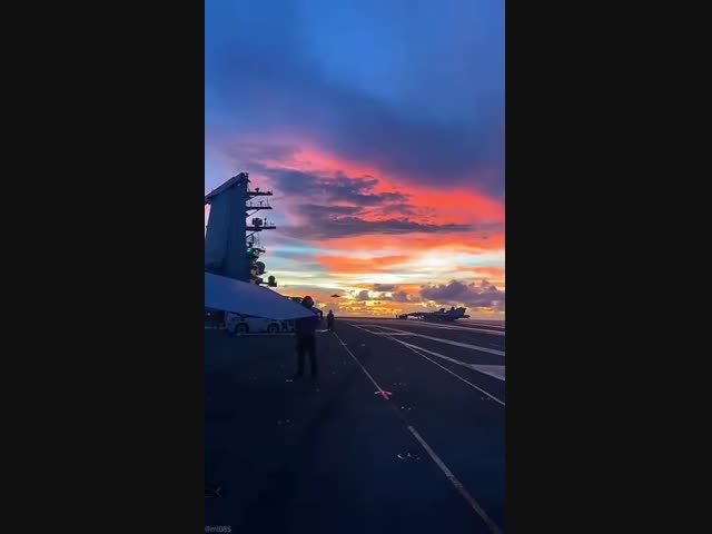 Фантастический вид с палубы авианосца