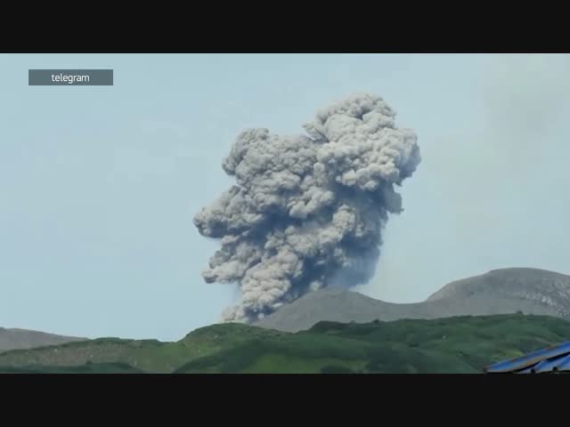 Вулкан Эбеко начал извергаться 1 сентября 