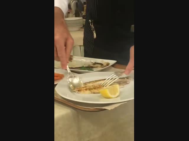 Как убрать рыбьи кости, не испачкав руки