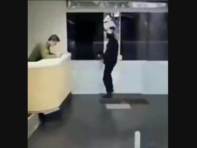 Грабитель ошибся дверью