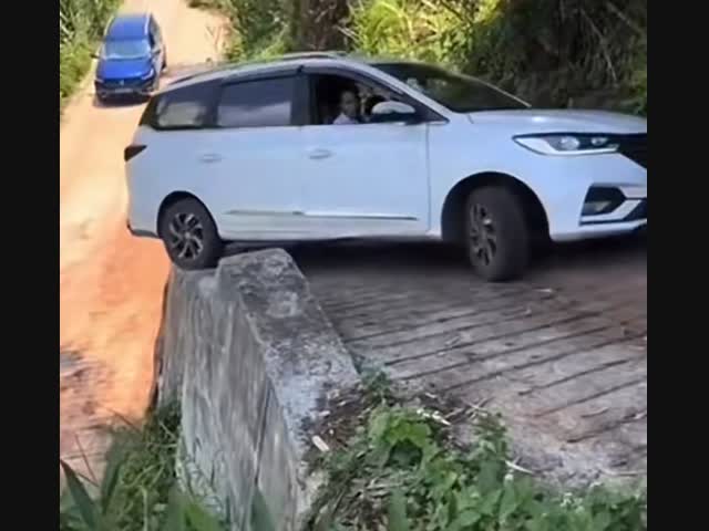 Виртуоз. Я бы просто включил задний ход