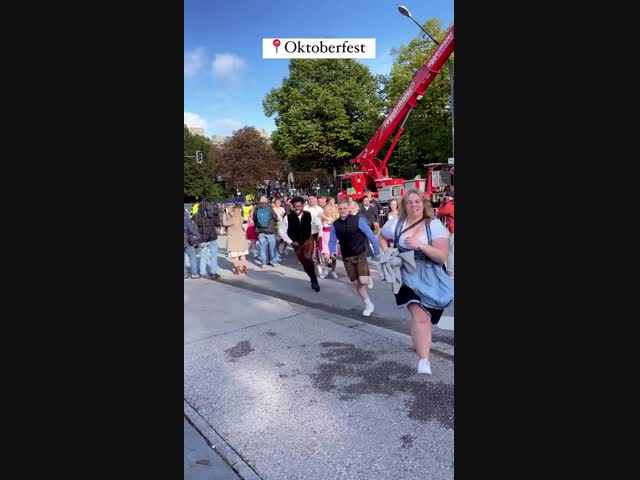 Ура! В Мюнхене начался любимый народом Октоберфест