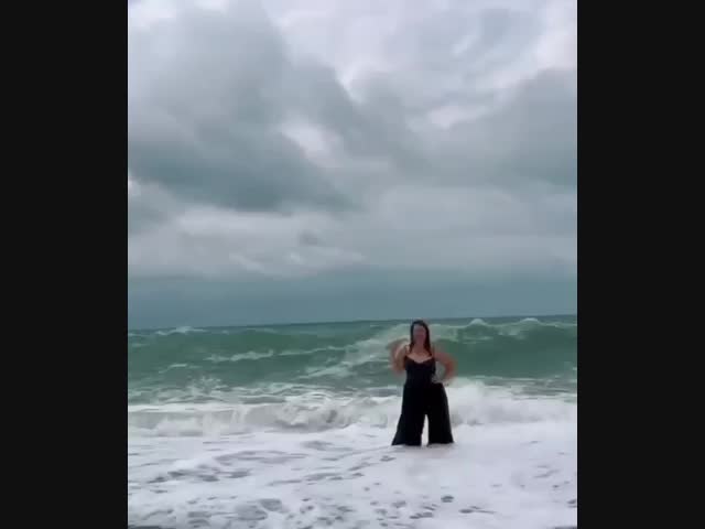 На Чёрном море иногда бывают волны