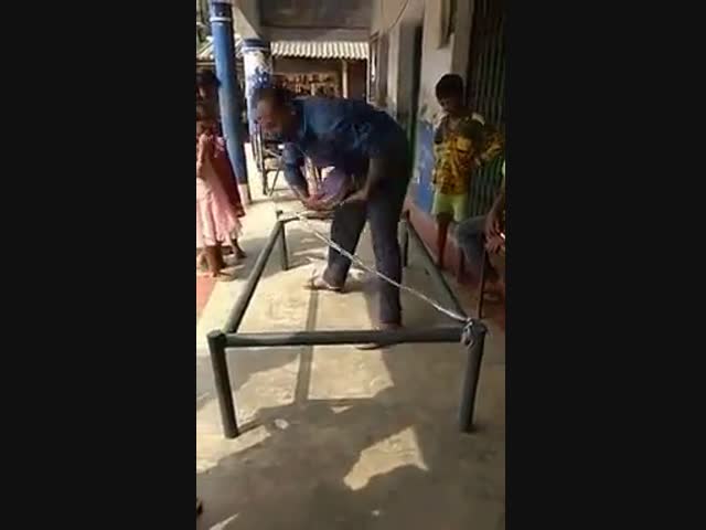 Мастерски штопает