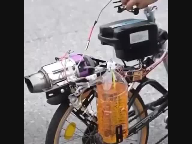 Пульсирующий воздушно-реактивный двигатель для езды на велосипеде